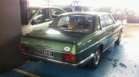 Voiture de collection « Mercedes 280 coupé RDA »