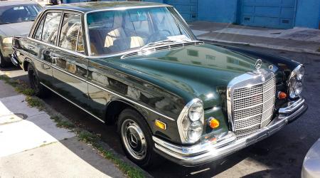 Voiture de collection « Mercedes-Benz 280 SE »