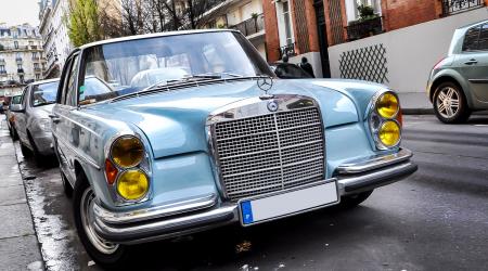 Voiture de collection « Mercedes-benz 280 SE »