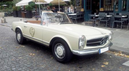 Voiture de collection « Mercedes 280 SL Chez Julien »