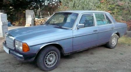 Voiture de collection « Mercedes-Benz 300D W123 »