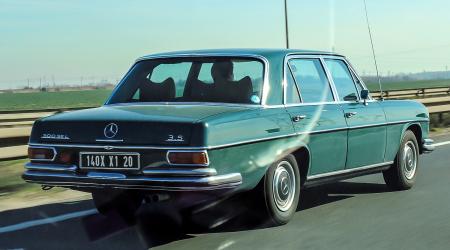 Voiture de collection « Mercedes 300 SEL 3,5L »