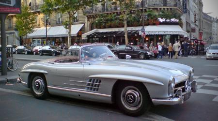 Voiture de collection « Mercedes Benz 300 SL vue de 3/4 avant droit »