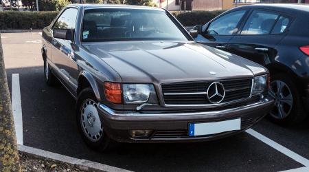 Voiture de collection « Mercedes-Benz 560 SEC »