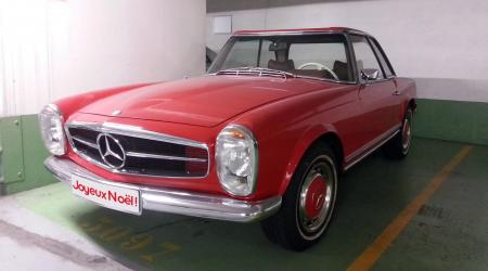 Voiture de collection « Mercedes-Benz 230SL »