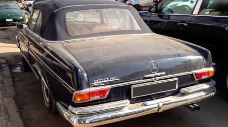 Voiture de collection « Mercedes-Benz 300SE W112 Décapotable »