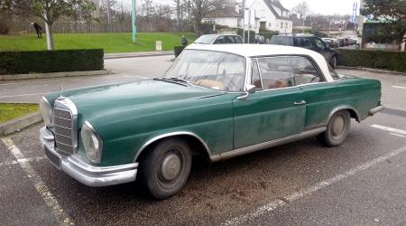 Voiture de collection « Mercedes-Benz coupé W108 »