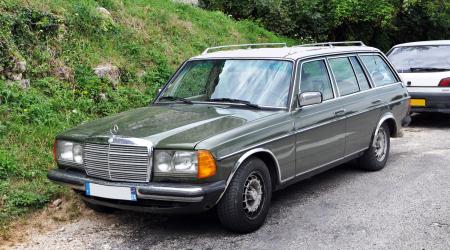 Voiture de collection « Mercedes-Benz Break W123 »