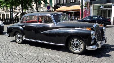 Voiture de collection « Mercedes-Benz Type 300 »