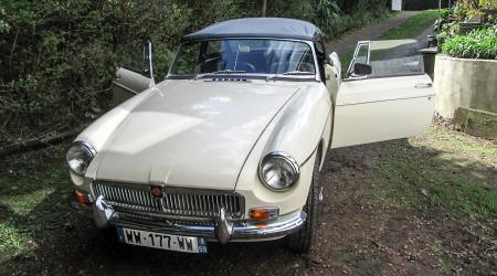 Voiture de collection « MGB 1964 »