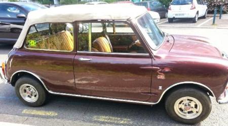 Voiture de collection « Mini cabriolet »