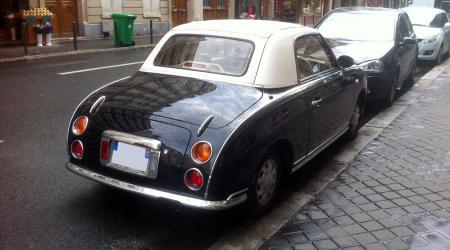 Voiture de collection « Nissan Figaro noire »