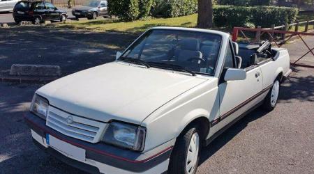 Voiture de collection « Opel Ascona Cabriolet »