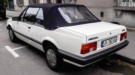 Voiture de collection « Opel Ascona Cabriolet »