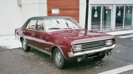 Voiture de collection « Opel commodore »