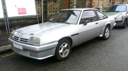 Voiture de collection « Opel Manta »