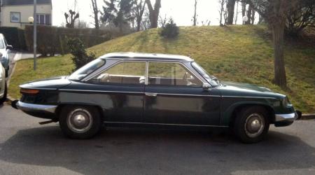 Voiture de collection « Panhard 24 BT »