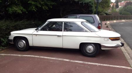 Voiture de collection « Panhard 24 »