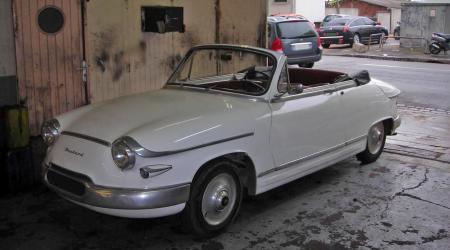 Voiture de collection « Panhard PL17 Cabriolet »