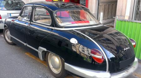 Voiture de collection « Panhard Dyna Z »