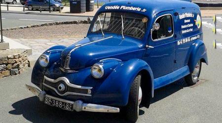 Voiture de collection « Panhard Dyna K Fourgonette »