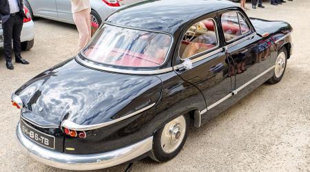 Voiture de collection « Panhard PL17 »