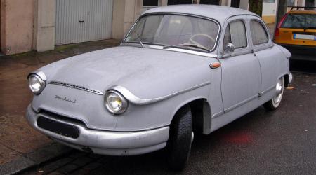 Voiture de collection « Panhard PL 17 »