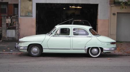 Voiture de collection « Panhard PL17 »