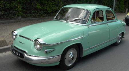 Voiture de collection « Panhard PL17 L4 de 1961 »