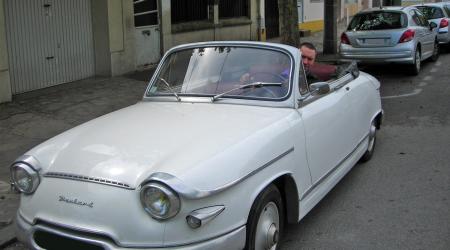 Voiture de collection « Panhard PL 17 cabriolet »