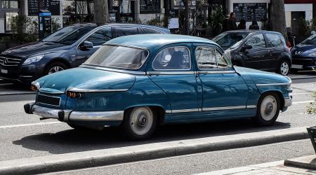 Voiture de collection « Panhard PL17 »