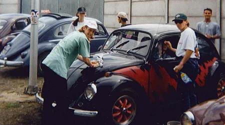 Voiture de collection « Coccinelle Cal look noire et rose »