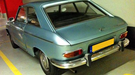 Voiture de collection « Peugeot 204 Coupé »