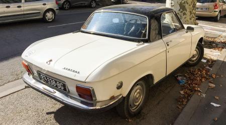 Voiture de collection « Peugeot 304 coupé »