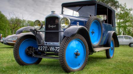 Voiture de collection « Peugeot type 190 »