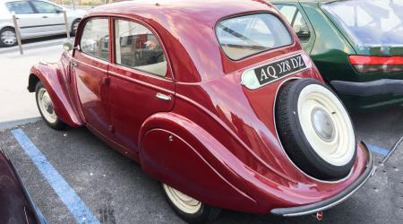 Voiture de collection « Peugeot 202 »