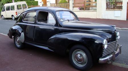 Voiture de collection « Peugeot 203 »