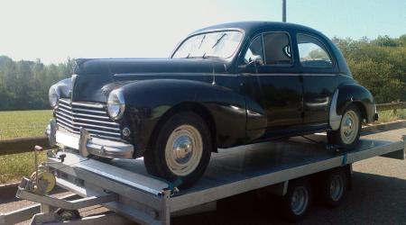 Voiture de collection « Peugeot 203 1955 »