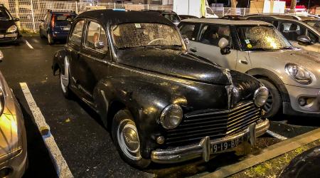 Voiture de collection « Peugeot 203 »