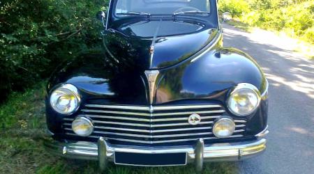 Voiture de collection « Peugeot 203 »