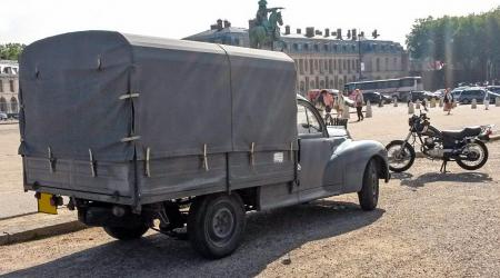 Voiture de collection « Peugeot 203  »