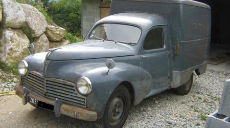 Voiture de collection « Peugeot 203 utilitaire 