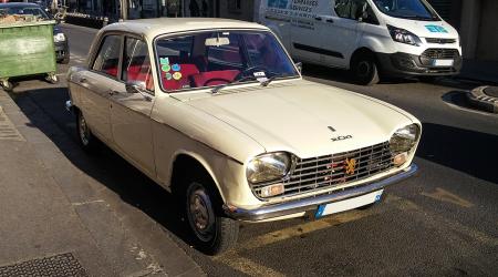 Voiture de collection « Peugeot 204 »