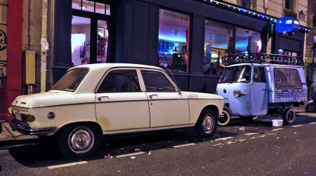 Voiture de collection « Peugeot 204 »