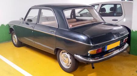 Voiture de collection « Peugeot 204 »