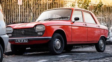 Voiture de collection « Peugeot 204 »