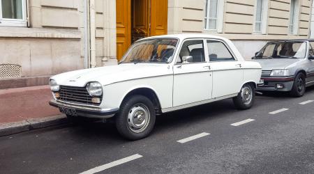 Voiture de collection « Peugeot 204 »