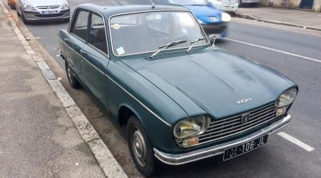 Voiture de collection « Peugeot 204 »