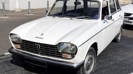 Voiture de collection « Peugeot 204 Break »