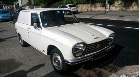 Voiture de collection « Peugeot 204 Fourgonnette »